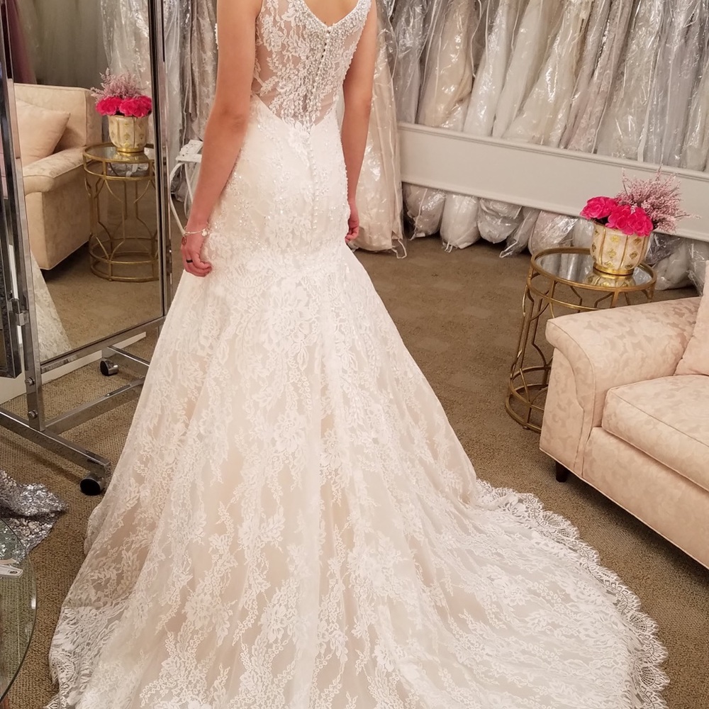 UNUSED WEDDING DRESS